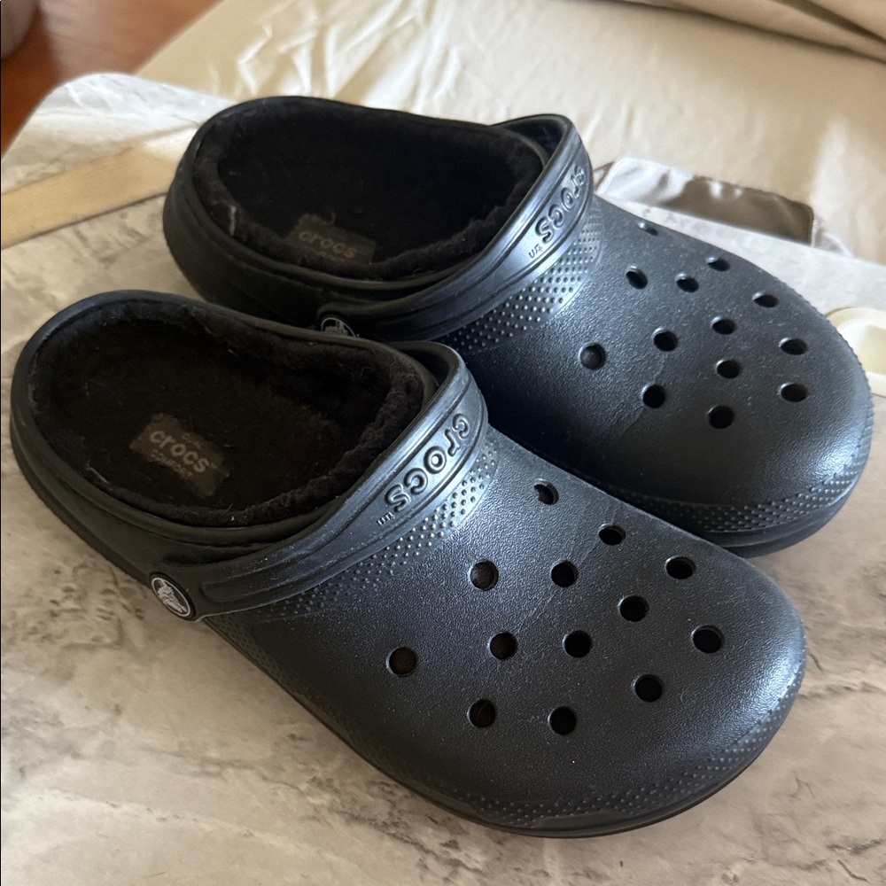 CROCS Kids Black Fuzzy Lined Slippers